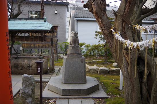 Tournez le komainu ! Liez les renards ! J'ai visité le sanctuaire de Minato Inari dans la ville de Niigata.