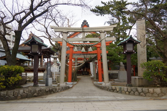 ¡Gira el komainu! ¡Atad a los zorros! Visité el santuario Minato Inari en la ciudad de Niigata.