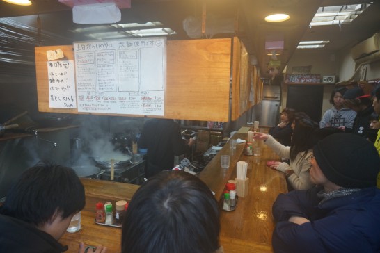 ¡Sopa espesa como un guiso! Rey del cerdo negro en Ramen Inoya (Chuo-ku, Niigata City)