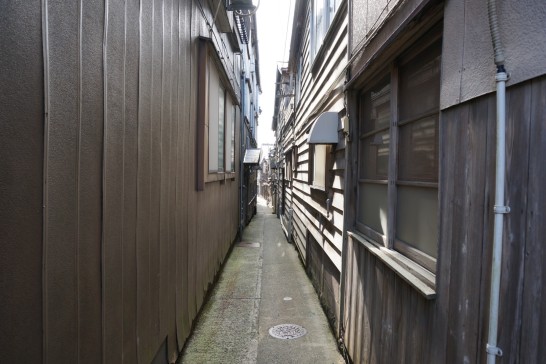 Ciudad de Ogi, Ciudad de Sado - Paseo por la ciudad de Shinashina -.