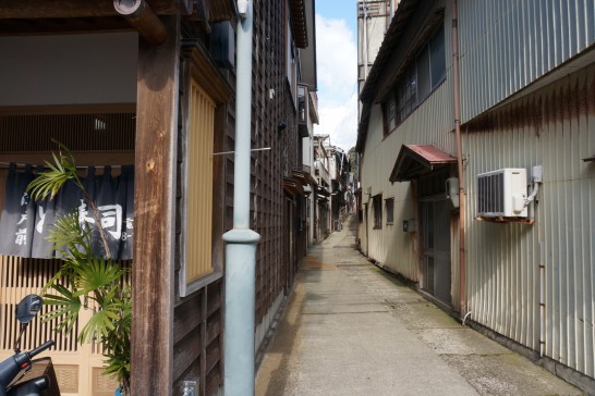 Ciudad de Ogi, Ciudad de Sado - Paseo por la ciudad de Shinashina -.